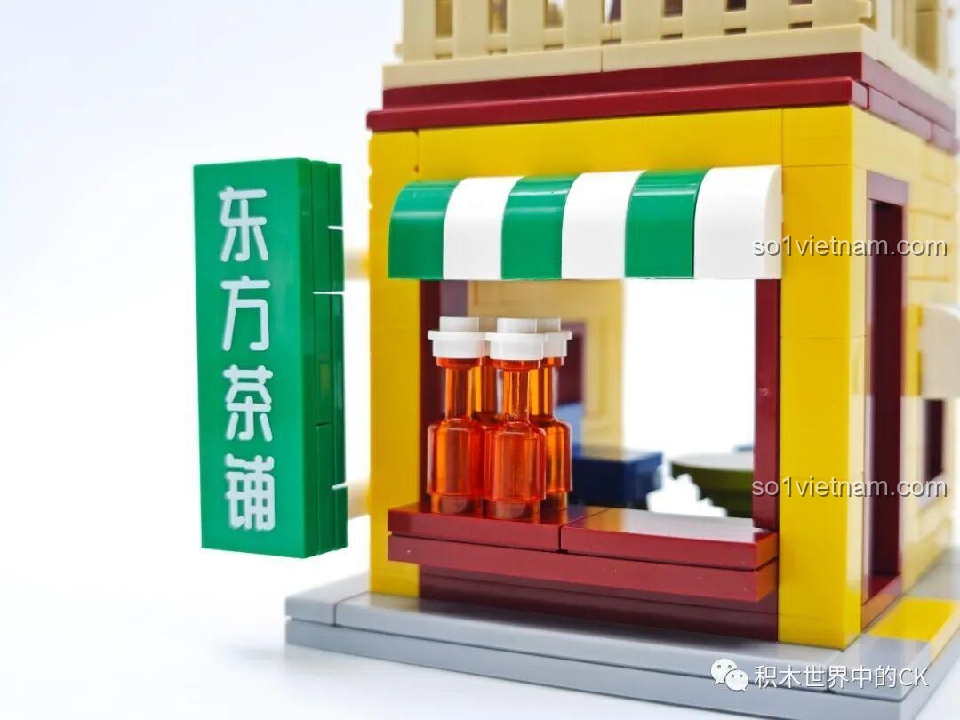 Chi tiết chú bướm xanh trên cây hoa nhài của mô hình SEMBO 301094 Oriental Leaf