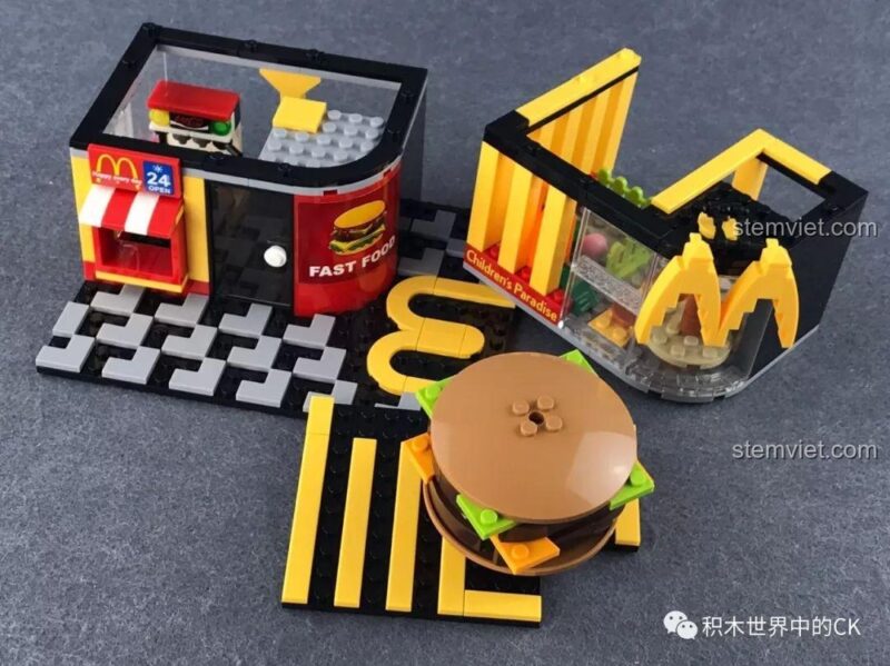 Cận cảnh chiếc hamburger khổng lồ trên nóc bộ đồ chơi xếp hình SEMBO 601021.