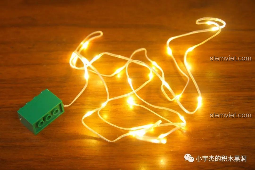 Chi tiết lắp ráp của Bộ 4 Quả Cầu Pha Lê Giáng Sinh SEMBO 601155A