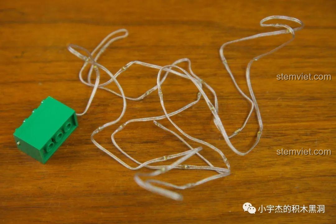 Dây đèn LED đi kèm Bộ 4 Quả Cầu Pha Lê Giáng Sinh SEMBO 601155A