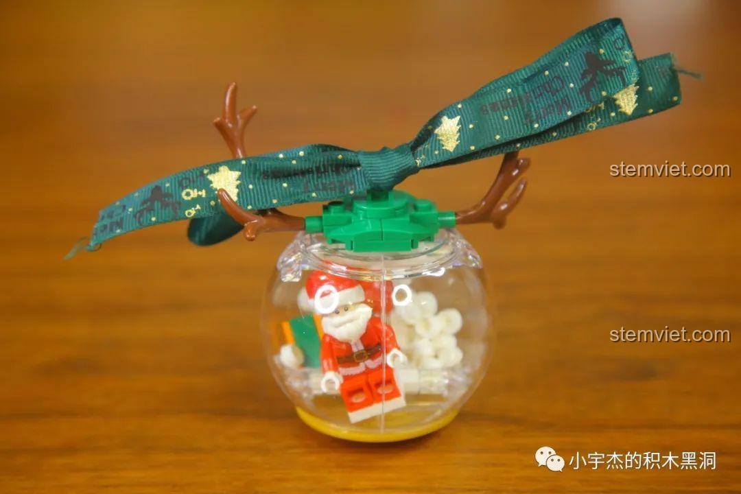 Hoàn thiện quả cầu pha lê Hươu Bắc Cực từ Bộ 4 Quả Cầu Pha Lê Giáng Sinh SEMBO 601155A