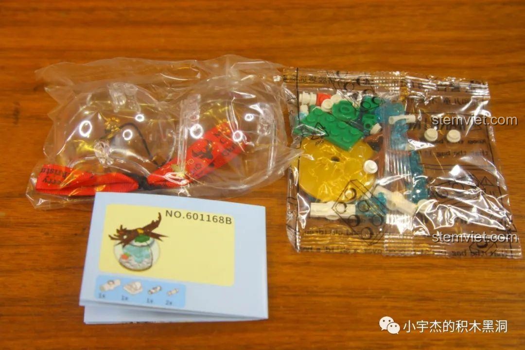 Trưng bày cả 4 mẫu Bộ 4 Quả Cầu Pha Lê Giáng Sinh SEMBO 601155A với đèn LED