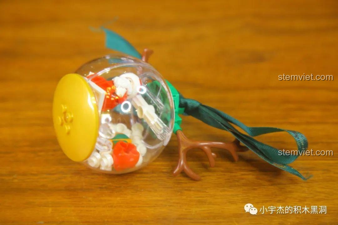 Trưng bày cả 4 mẫu Bộ 4 Quả Cầu Pha Lê Giáng Sinh SEMBO 601155A