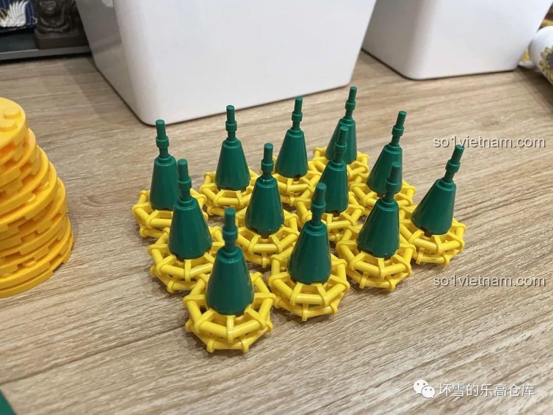 Cấu tạo phần đế và nhụy của các bông hoa hướng dương trong bộ lắp ráp SEMBO 601223, thể hiện sự lặp lại trong thiết kế.