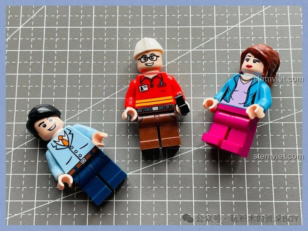 Chi tiết đèn hậu và mã số 1301 trên mô hình xe bán hàng lưu động 301, cho thấy độ hoàn thiện cao của sản phẩm.