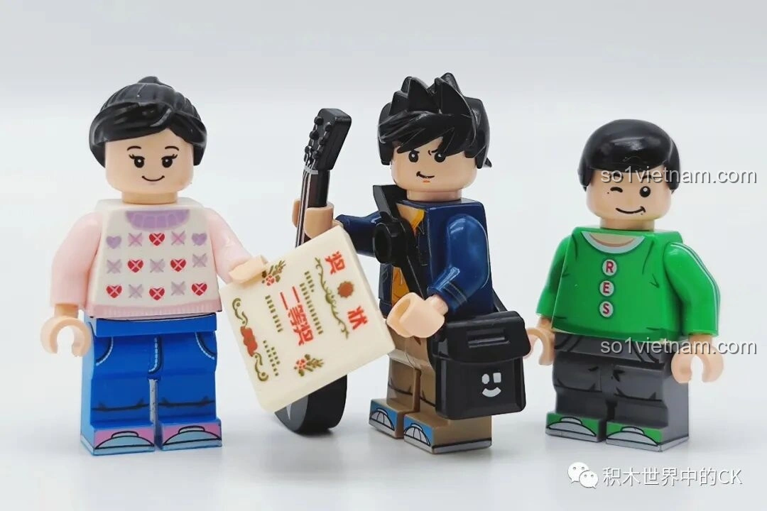 Các phụ kiện nhỏ như xe đạp, bóng, sách, chìa khóa của đồ chơi xây dựng Căn hộ Gia Hữu Nhi Nữ SEMBO 601310.