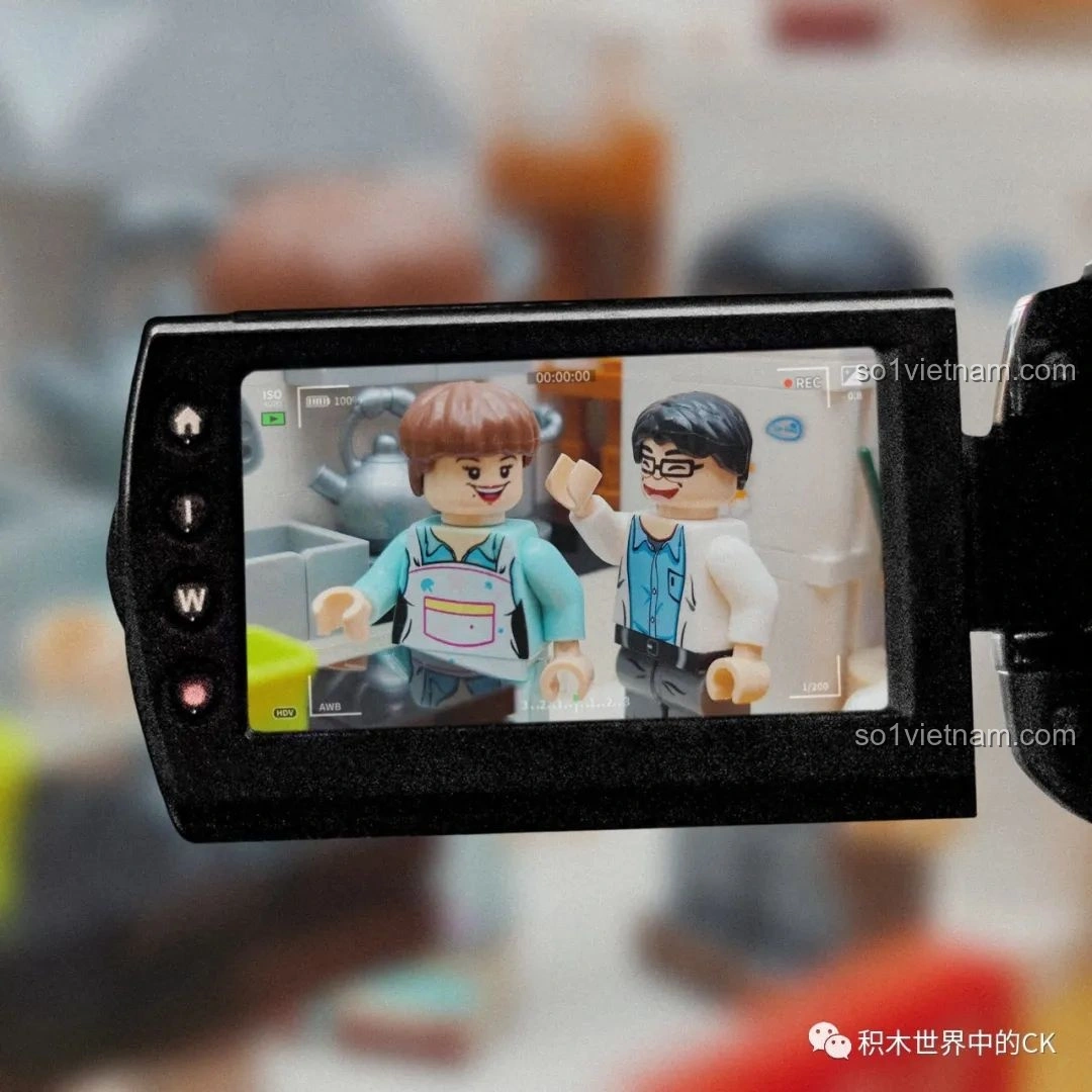 Mô hình hoàn chỉnh đồ chơi xây dựng Căn hộ Gia Hữu Nhi Nữ SEMBO 601310 nhìn từ trên cao với ekip.