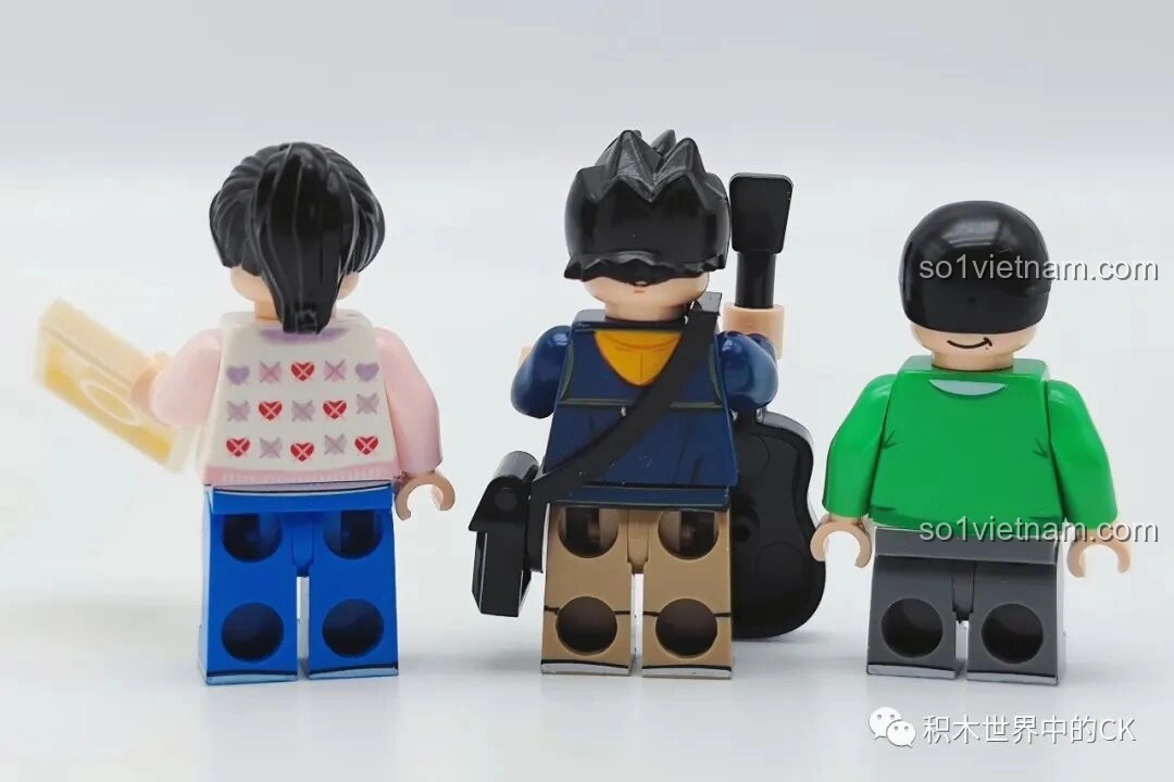 Mặt sau các minifigures ekip làm phim của đồ chơi xếp hình Căn hộ Gia Hữu Nhi Nữ SEMBO 601310.