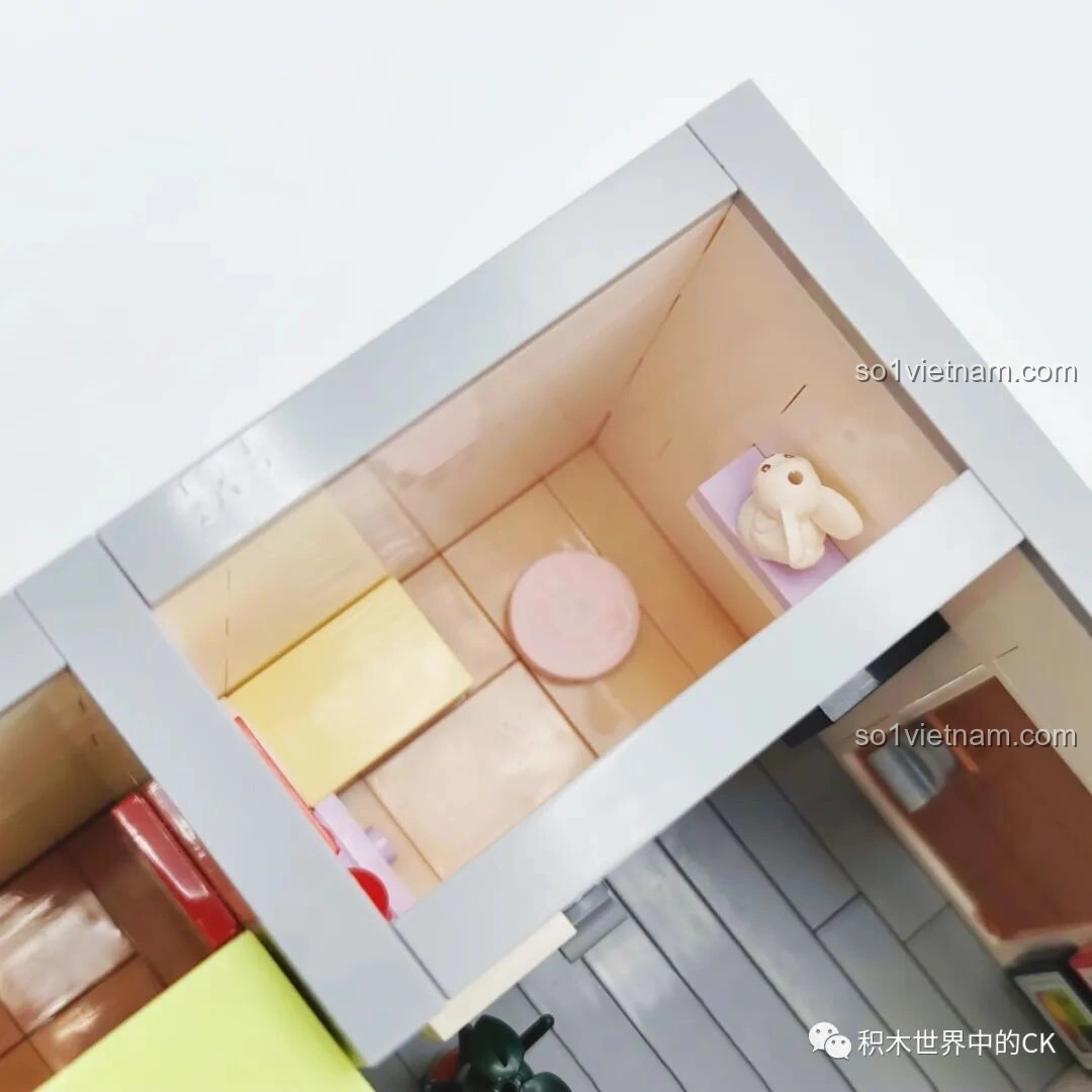 Góc nhìn khác của phòng tắm trong đồ chơi xếp hình Căn hộ Gia Hữu Nhi Nữ SEMBO 601310.