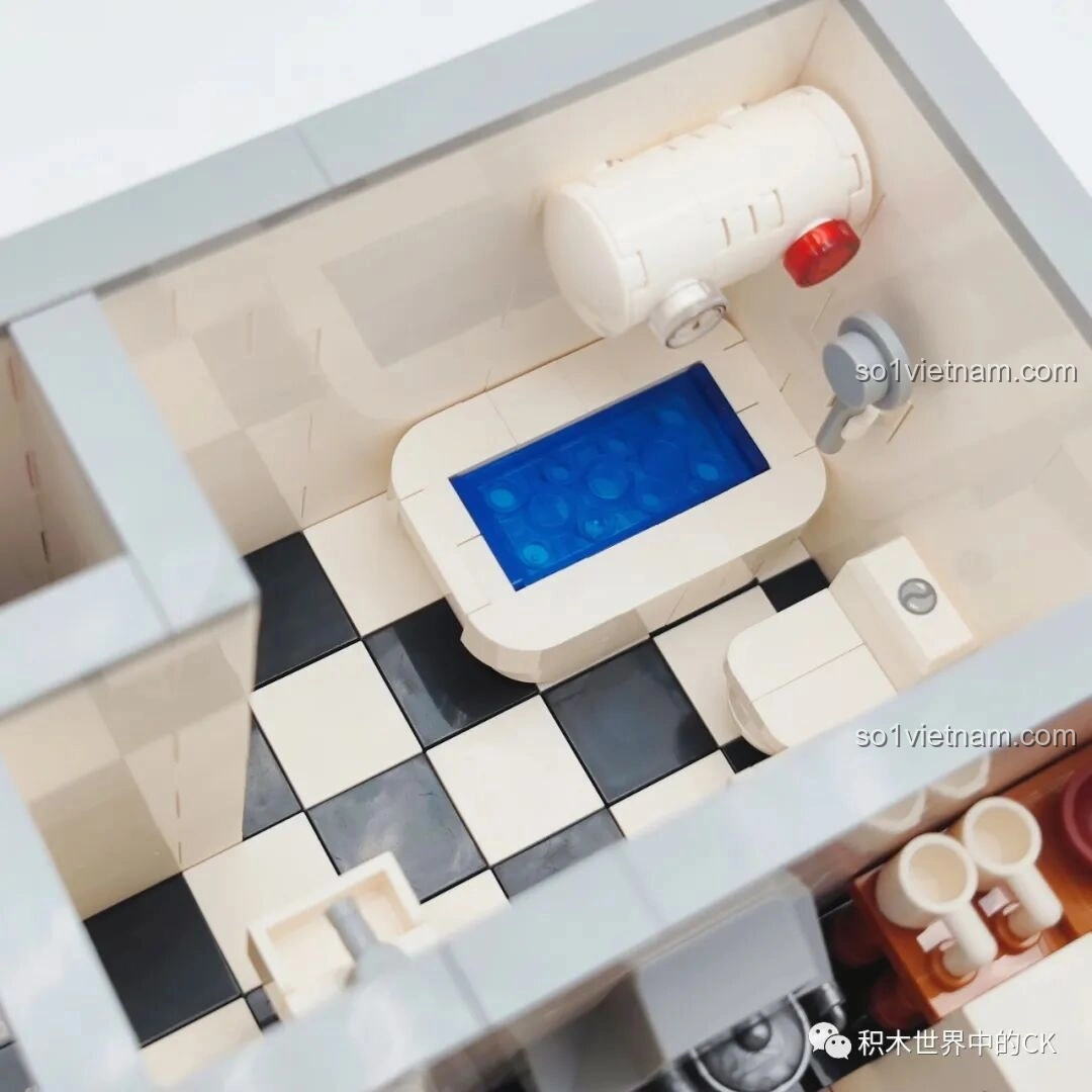 Chi tiết bàn ăn với bát đĩa màu sắc trong bộ Phim trường Gia Hữu Nhi Nữ SEMBO 601310.