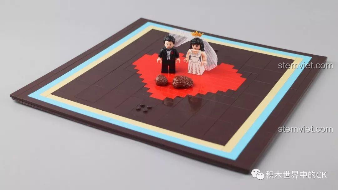 Bánh cưới 1400, bộ lắp ghép Bánh kem Sembo, đồ chơi lắp ráp Hộp quà 601400, minifigure cô dâu chú rể trên đế hình trái tim.