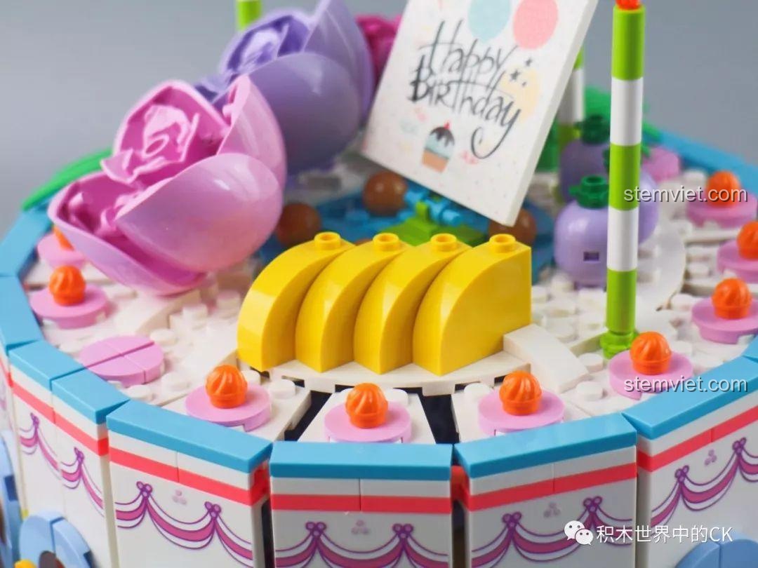 Đồ chơi mô hình Hộp quà bí mật Sembo, Bánh kem 01400, Hộp quà 1400, Bánh sinh nhật 01400, chi tiết quả mọng trên bánh.