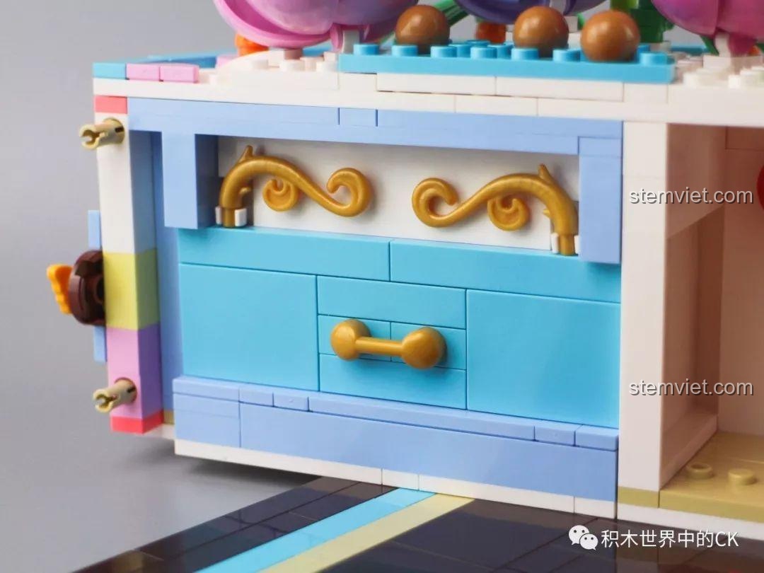 Đồ chơi mô hình Hộp quà bí mật Sembo, Bánh kem 01400, Hộp quà 1400, Bánh sinh nhật 01400, bên trong ngăn kéo.