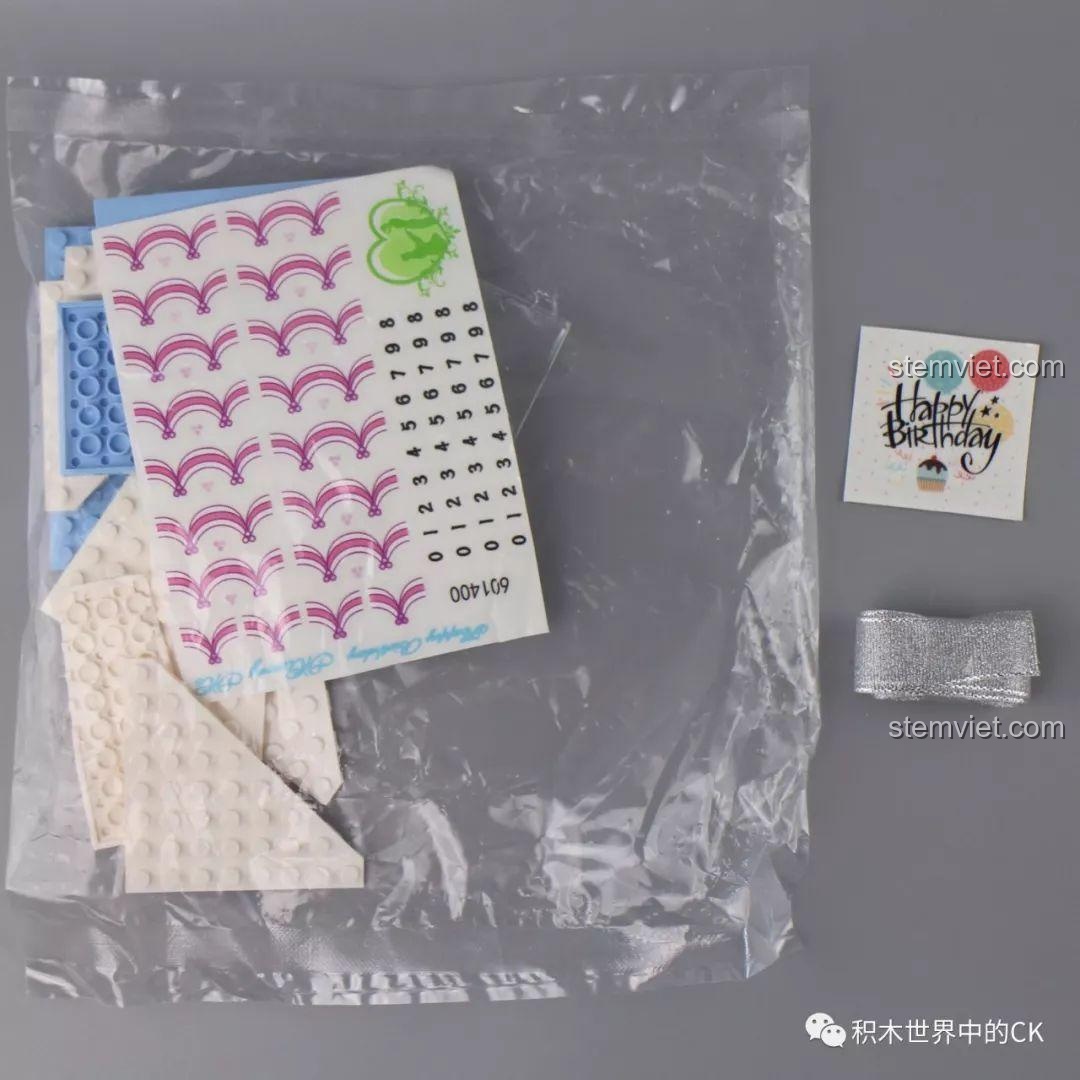 Bộ lắp ghép Bánh sinh nhật Sembo, đồ chơi lắp ráp Bánh cưới 601400, bộ xếp hình Mô hình bánh kem 01400, chi tiết mảnh ghép và ruy băng.