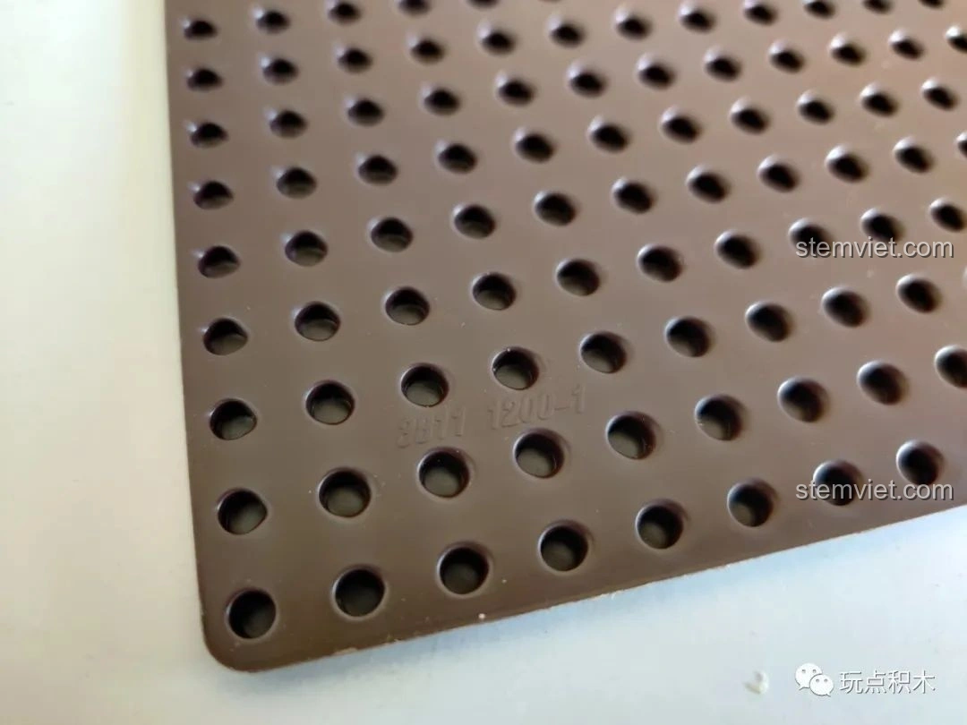 Cận cảnh tấm đế của bộ Sembo 601400 Bánh Kem Hộp Quà