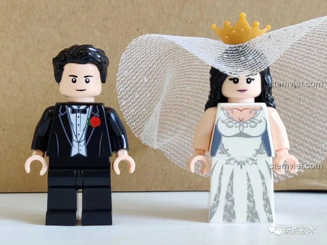 Cặp đôi minifigures cô dâu chú rể trong bộ Sembo 601400 Bánh Kem Hộp Quà