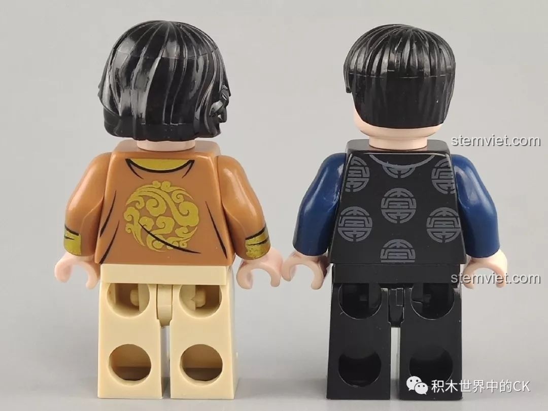 Mặt sau của hai minifigure từ bộ đồ chơi lắp ráp SEMBO 601601 Quán Rượu Bồng Lai.