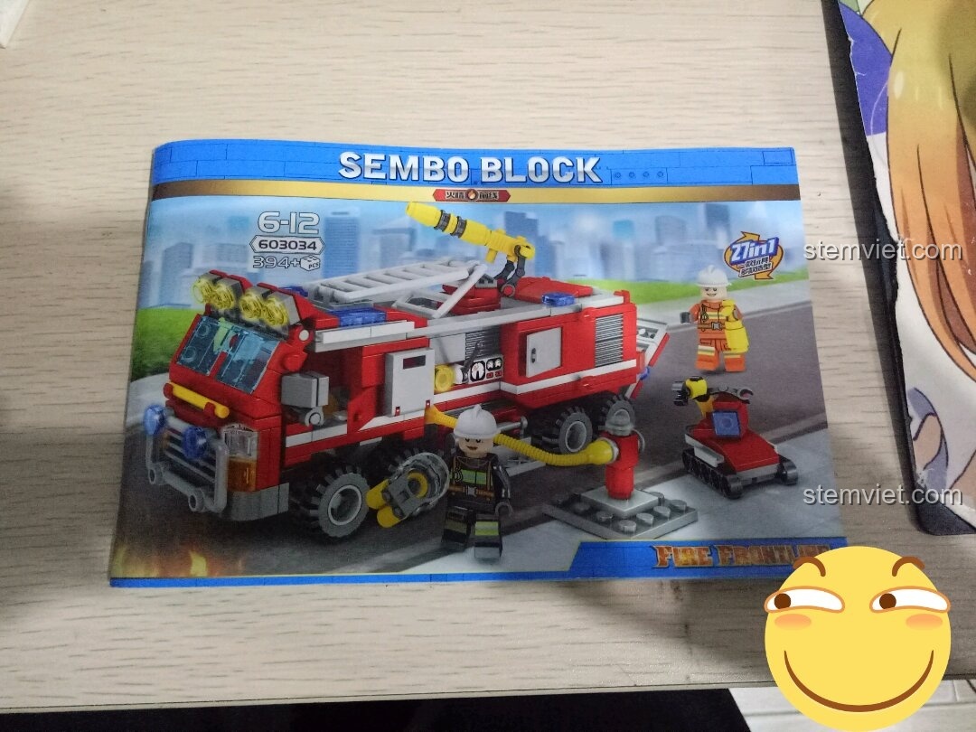 Hộp sản phẩm bộ lắp ghép SEMBO 603034 Xe Cứu Hỏa Đa Năng 27in1 với hình ảnh xe cứu hỏa và lính cứu hỏa, mã số 603034.