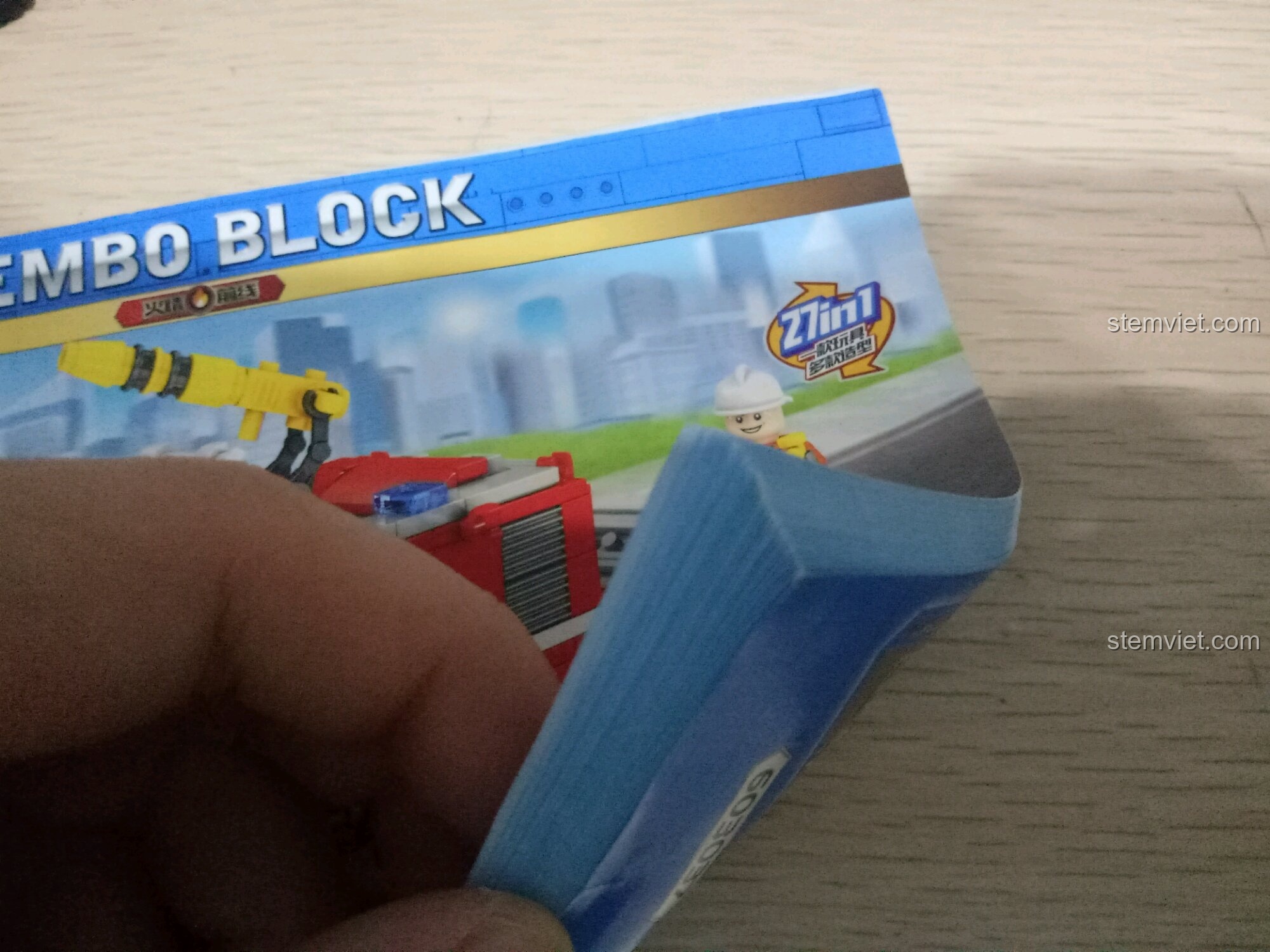 Cuốn hướng dẫn lắp ráp dày dặn của bộ đồ chơi lắp ráp SEMBO 603034 Xe Cứu Hỏa Đa Năng 27in1.