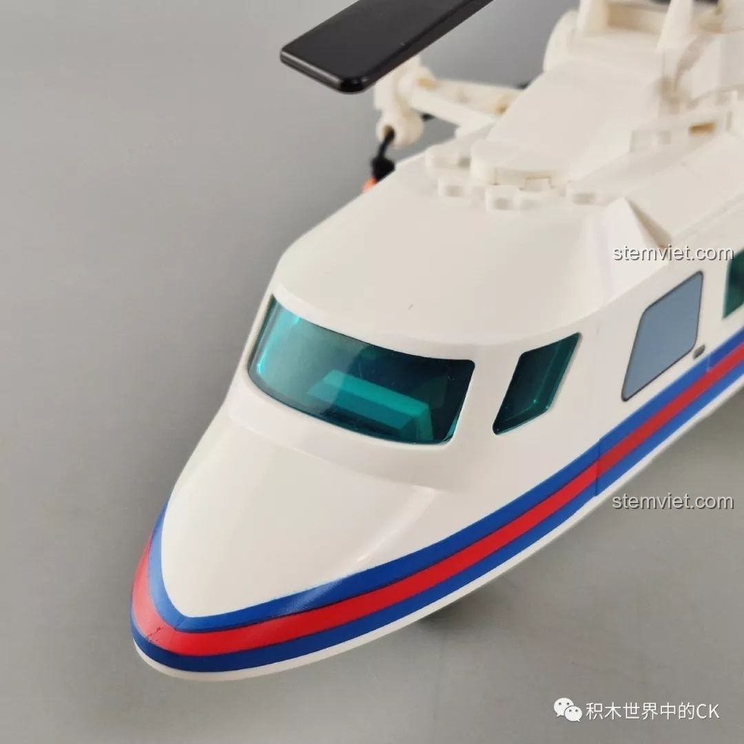 Cận cảnh hệ thống bánh xe của mô hình trực thăng cứu hộ SEMBO 603201 Máy Bay Trực Thăng Cứu Hộ Khẩn Cấp Đông Hải.