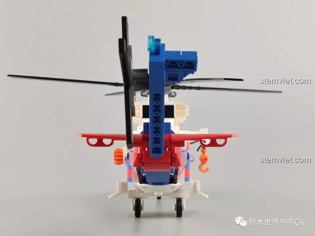 Góc nhìn từ trên cao và nghiêng của mô hình trực thăng cứu hộ SEMBO 603201 Máy Bay Trực Thăng Cứu Hộ Khẩn Cấp Đông Hải.