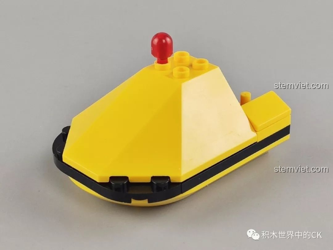 Mô hình thuyền cứu hộ nhỏ màu vàng đi kèm bộ đồ chơi SEMBO 603201 Máy Bay Trực Thăng Cứu Hộ Khẩn Cấp Đông Hải.