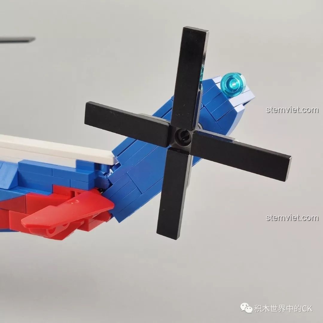 Toàn bộ sản phẩm SEMBO 603201 Máy Bay Trực Thăng Cứu Hộ Khẩn Cấp Đông Hải bao gồm trực thăng, 3 minifigures và các phụ kiện.