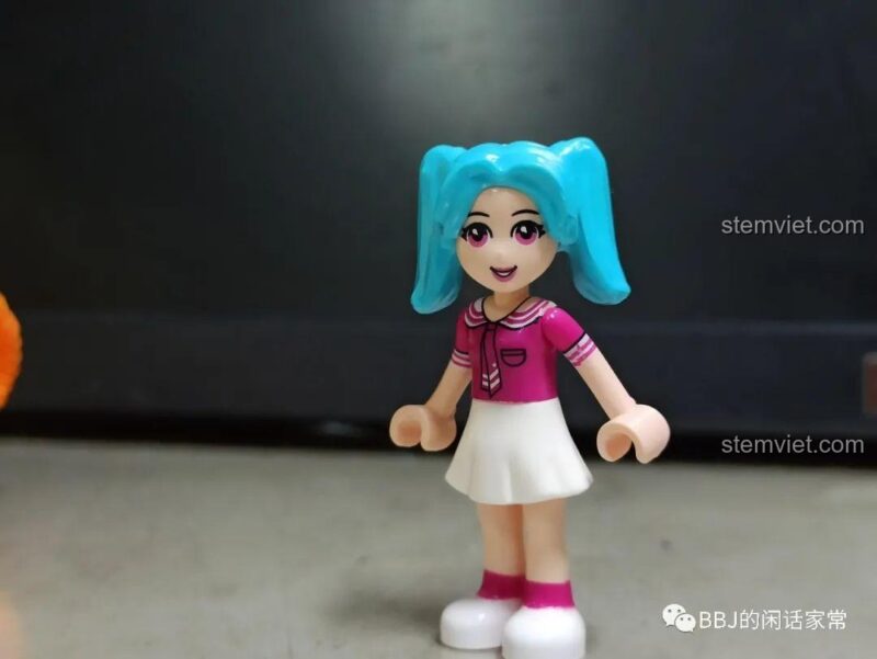 Minifigure nhân vật Hạ Thiên sau khi lắp ráp hoàn chỉnh.