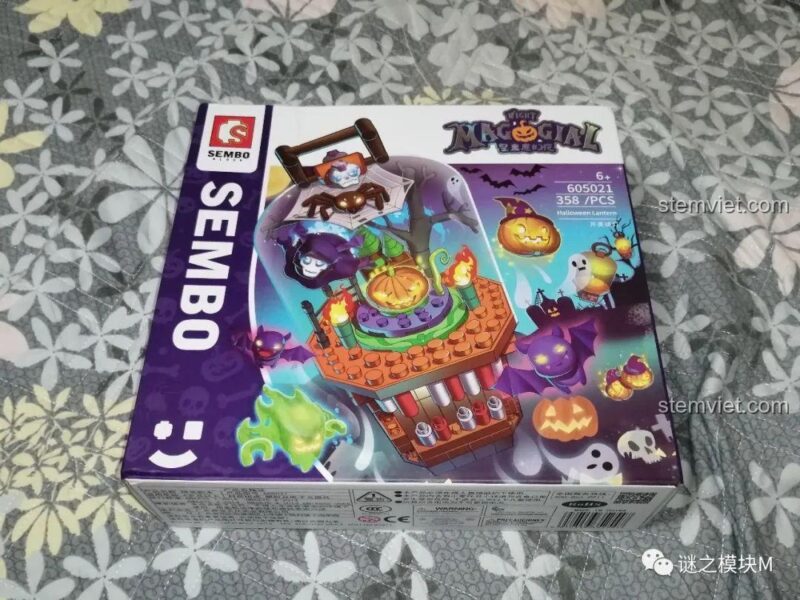 Hộp sản phẩm bộ xếp hình Mô Hình Đèn Lồng Halloween Sembo 605021, thiết kế ma quái độc đáo, có đèn LED, phù hợp bé trai 6 tuổi.