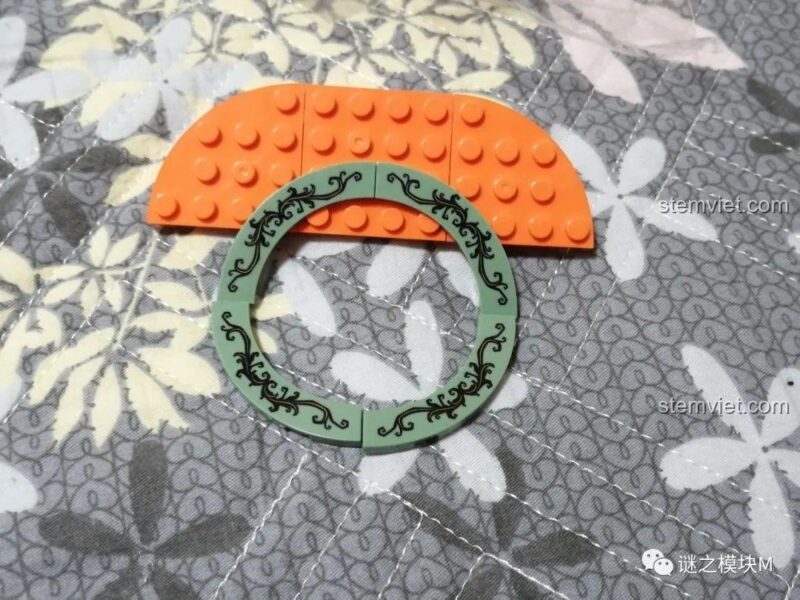 Mảnh in độc đáo của đồ chơi lắp ráp Đèn Lồng Bí Ngô Ma Quái Sembo 605021, chi tiết sắc nét, không cần dán sticker.