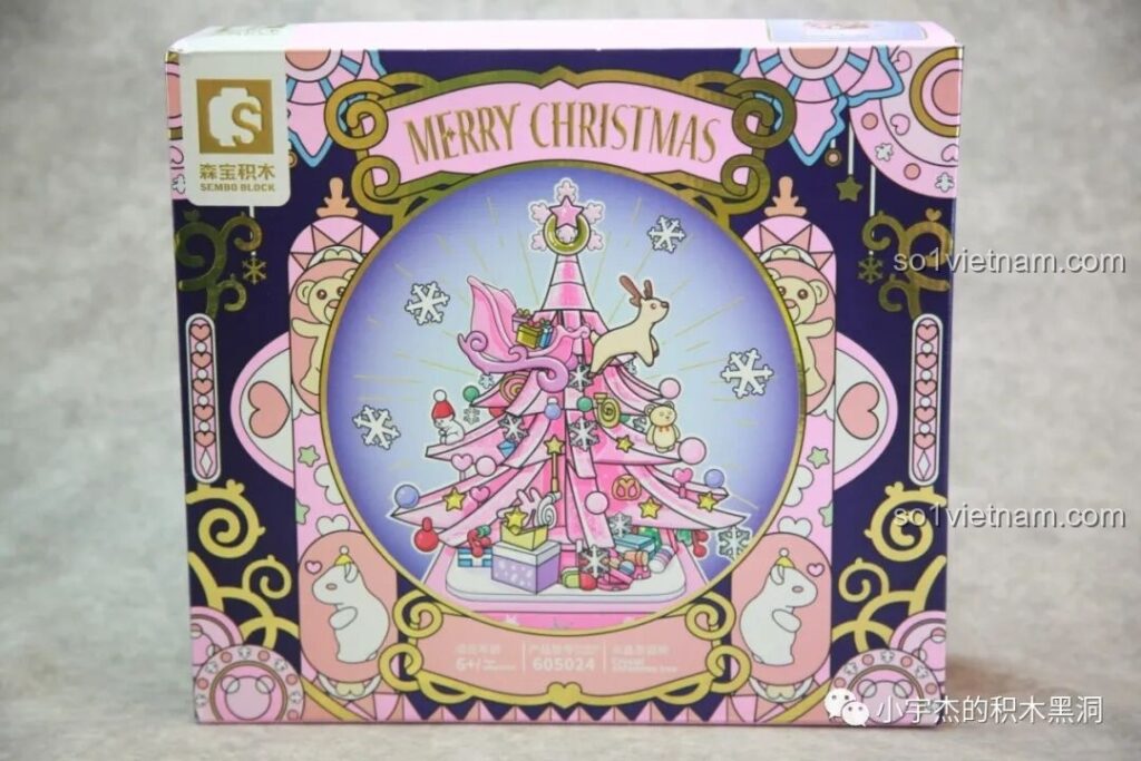 Hộp ngoài của bộ lắp ghép Cây Thông Noel Pha Lê SEMBO 605024 với thiết kế hồng vàng sang trọng, thu hút mọi ánh nhìn.