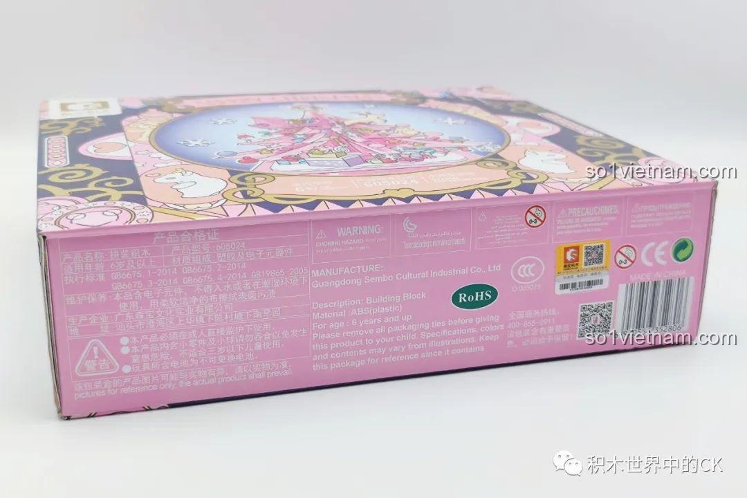 Mặt trên hộp Cây Thông Âm Nhạc 605024, hiển thị kích thước mô hình và chi tiết trang trí, đồ chơi sáng tạo cho bé gái 6 tuổi