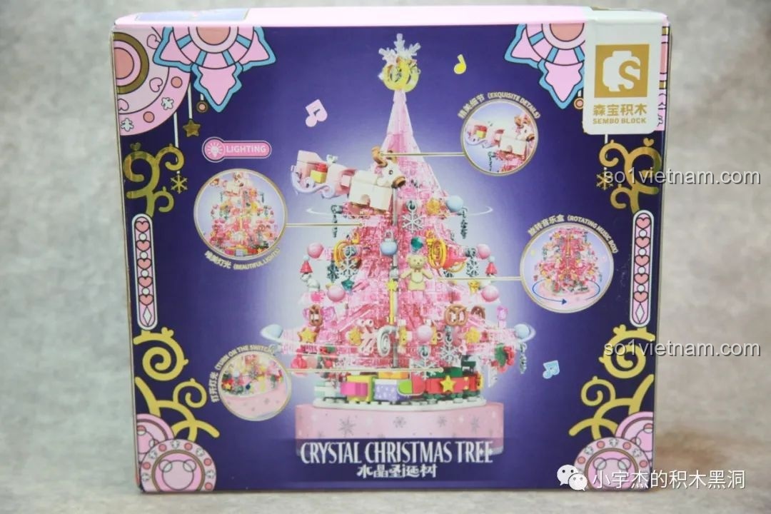 Mặt sau hộp Cây Thông Noel Pha Lê SEMBO 605024 với hình ảnh cây thông hoàn chỉnh, đèn LED và hộp nhạc xoay.