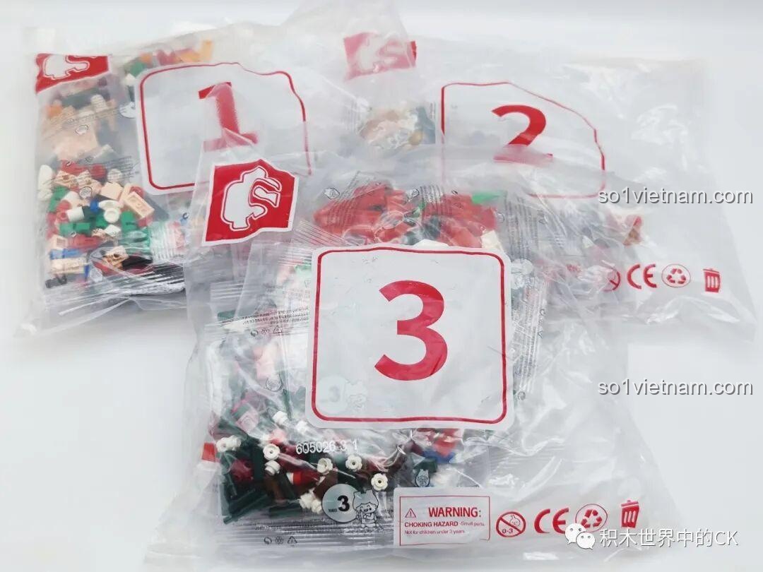 Các túi mảnh ghép được đánh số của bộ lắp ráp SEMBO 605026 Bó Hoa Giáng Sinh, sẵn sàng cho quá trình lắp ráp.