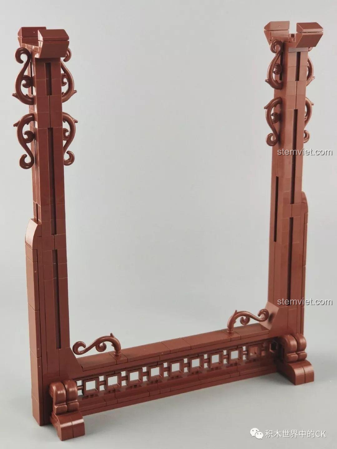 Khung giá đỡ đã lắp ráp của bộ đồ chơi mô hình SEMBO 605102 Tầm Long Xích, chi tiết tinh xảo, sẵn sàng trưng bày.