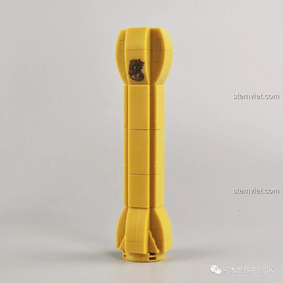 Phần thân của mô hình Tầm Long Xích SEMBO 605102, chi tiết lắp ráp chính của đồ chơi mô hình, màu vàng nổi bật.