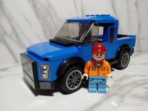 Mô hình Ford Raptor 607024 sau khi lắp ráp hoàn chỉnh, đi kèm một minifigure tài xế. Bộ đồ chơi SEMBO chất lượng cao.