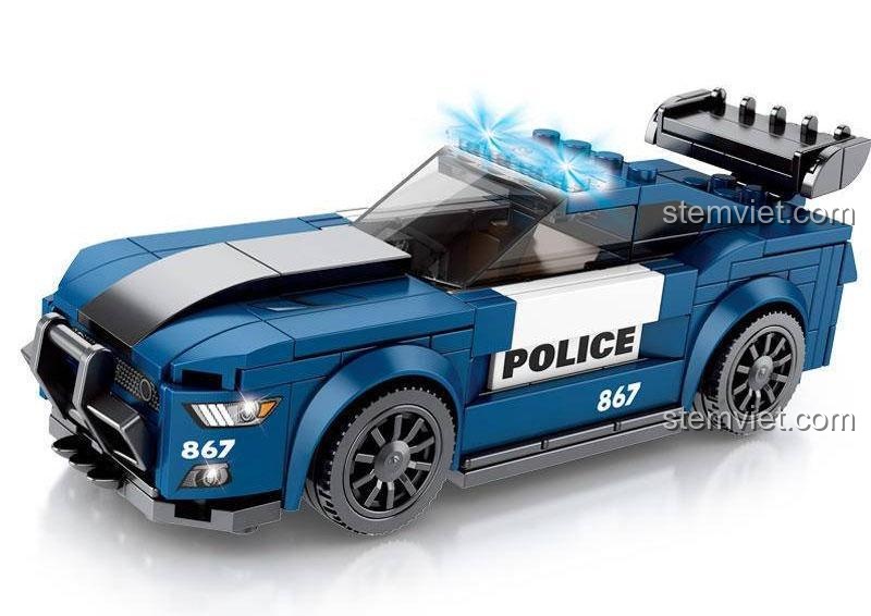 Mô hình Xe Tuần Tra Ford Mustang SEMBO 607029 sau khi lắp ráp hoàn chỉnh, nổi bật với màu xanh dương và decal POLICE.