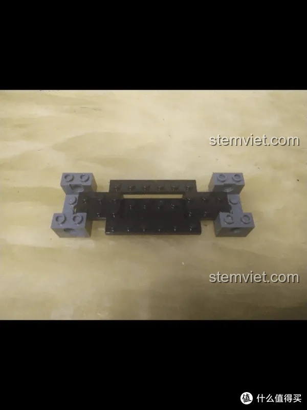 Khung gầm xe đua Toyota FT-1 Supra SEMBO 607031 đang được lắp ráp