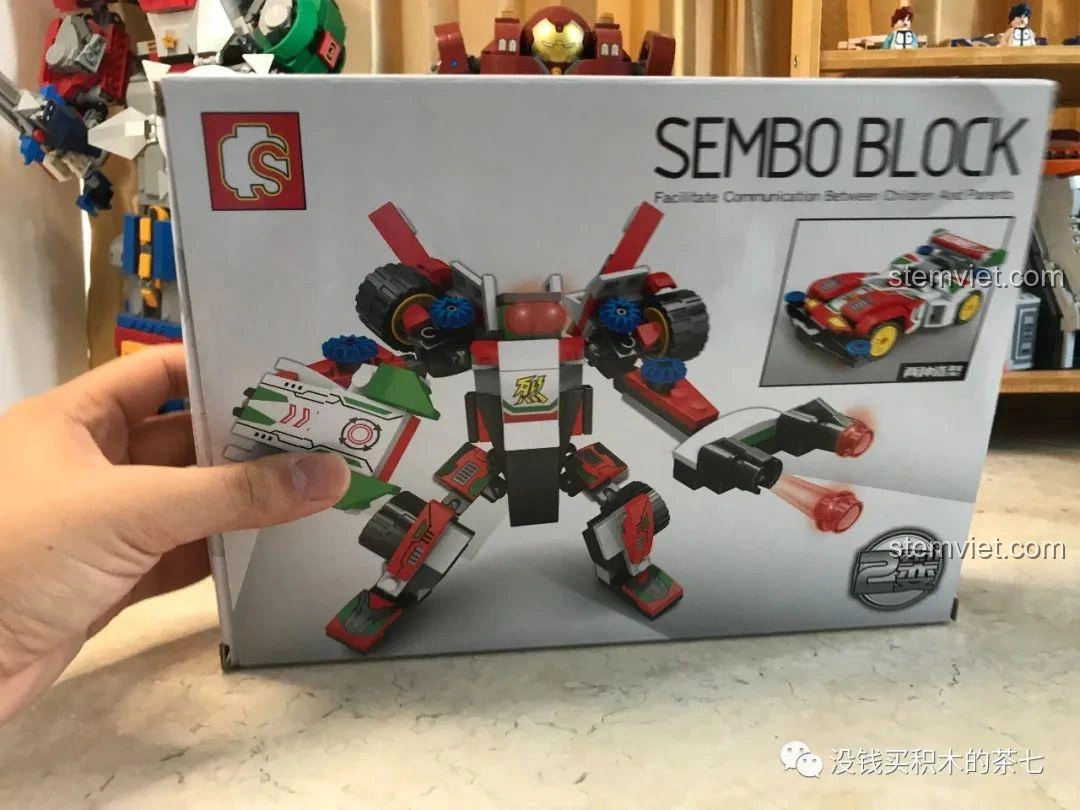 Mặt sau hộp đồ chơi Sembo 607044 Xe đua Sonic Saber, giới thiệu mô hình robot biến hình 2 trong 1, tăng tính đa dạng cho bé.