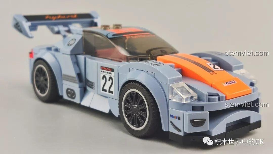 Mô hình xe đua màu xám cam Sembo 607050 với minifigure tay đua ngồi bên trong xe.