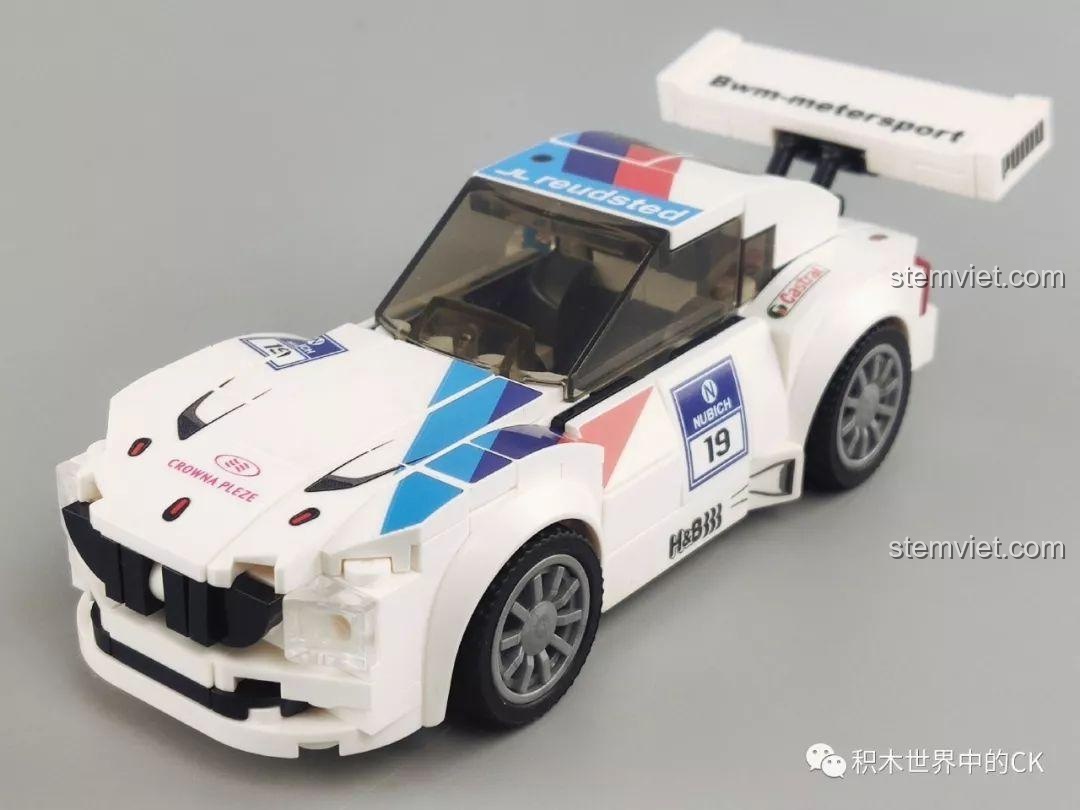 Mặt sau của mô hình xe đua BMW Z4 màu trắng Sembo 607051, hiển thị logo và ống xả.