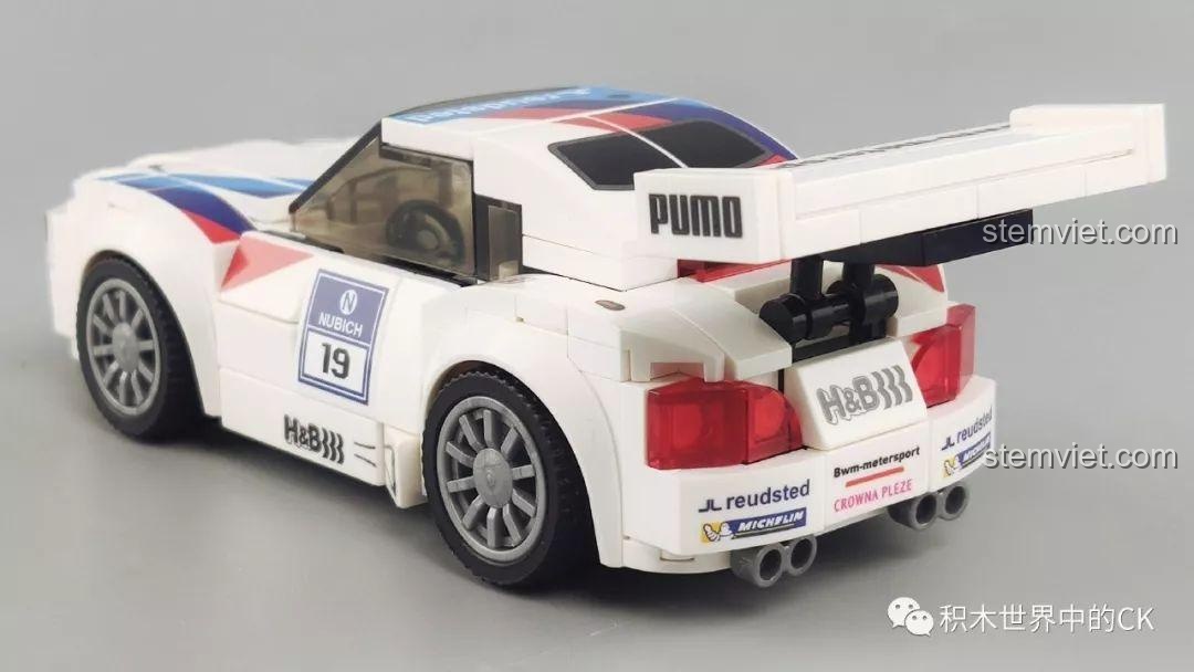 Mô hình xe đua BMW Z4 màu trắng Sembo 607051 với minifigure tay đua ngồi bên trong xe.