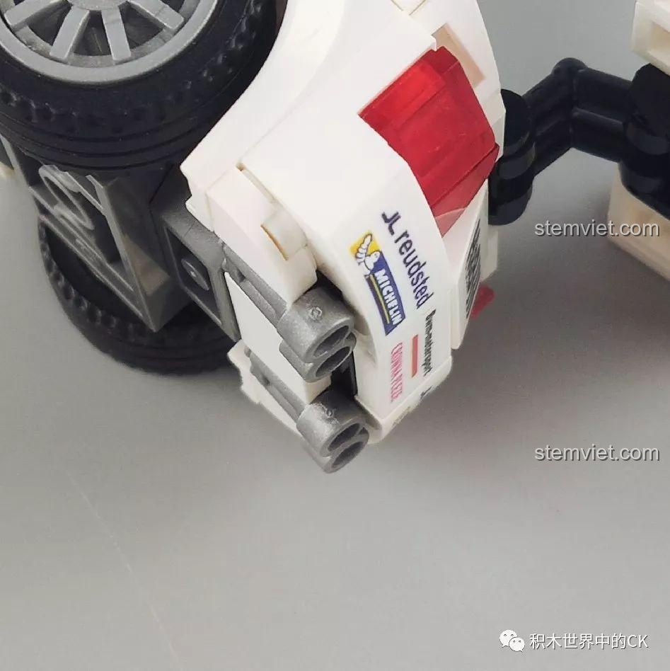 Góc nhìn 3/4 phía sau của mô hình xe đua màu vàng Sembo 607052, thể hiện đường cong thân xe.