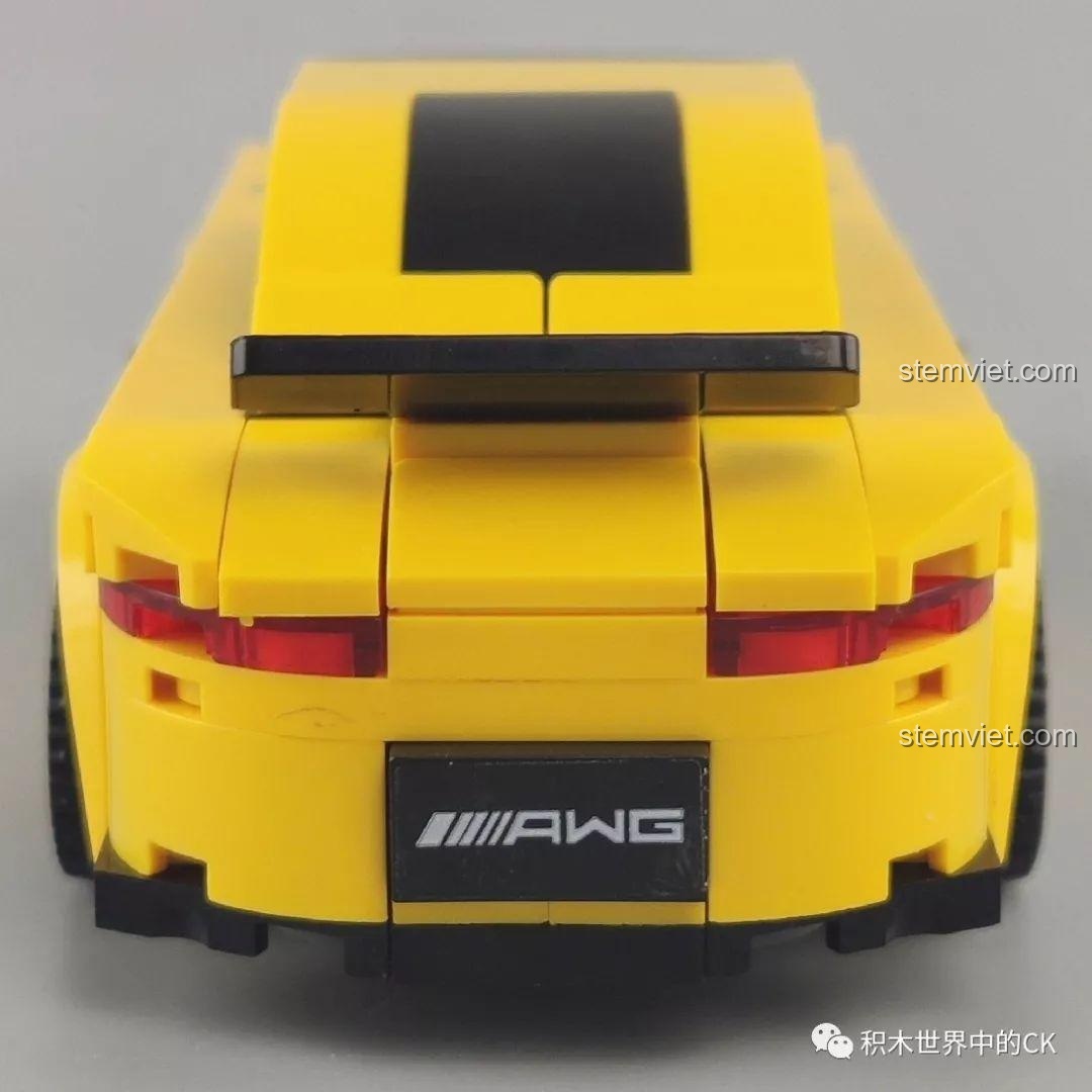 Mô hình xe đua màu vàng Sembo 607052, minifigure tay đua và khung vành bánh xe dự phòng.