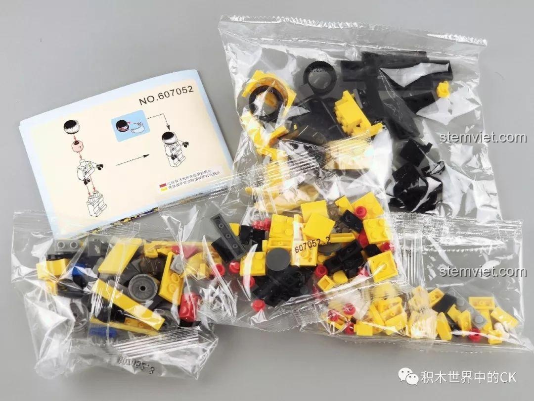 Góc nhìn thấp của mô hình xe đua màu vàng Sembo 607052, thể hiện chi tiết bánh xe và thân xe.