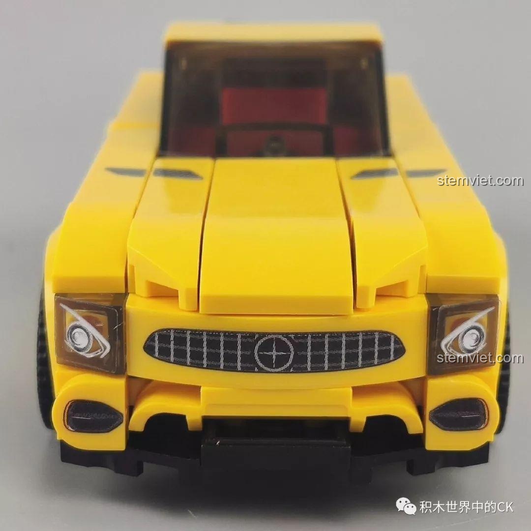 Mô hình xe đua màu vàng Sembo 607052 với phần mái xe được tháo ra, lộ nội thất bên trong.