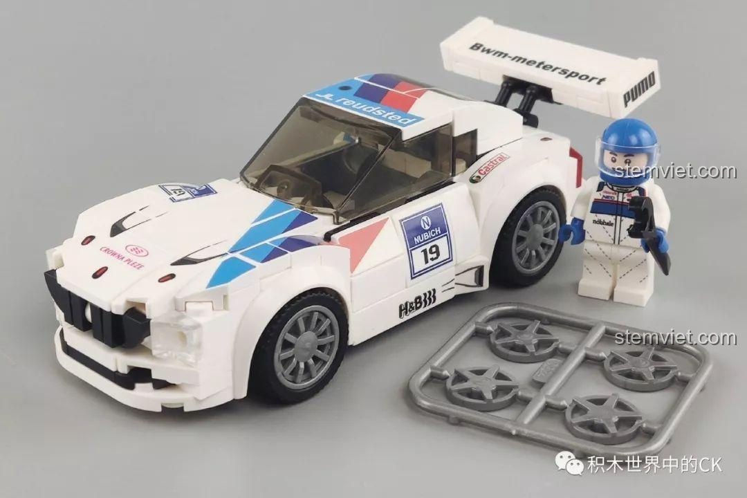 Góc nhìn từ trên xuống của mô hình xe đua màu vàng Sembo 607052, với mái xe đen.