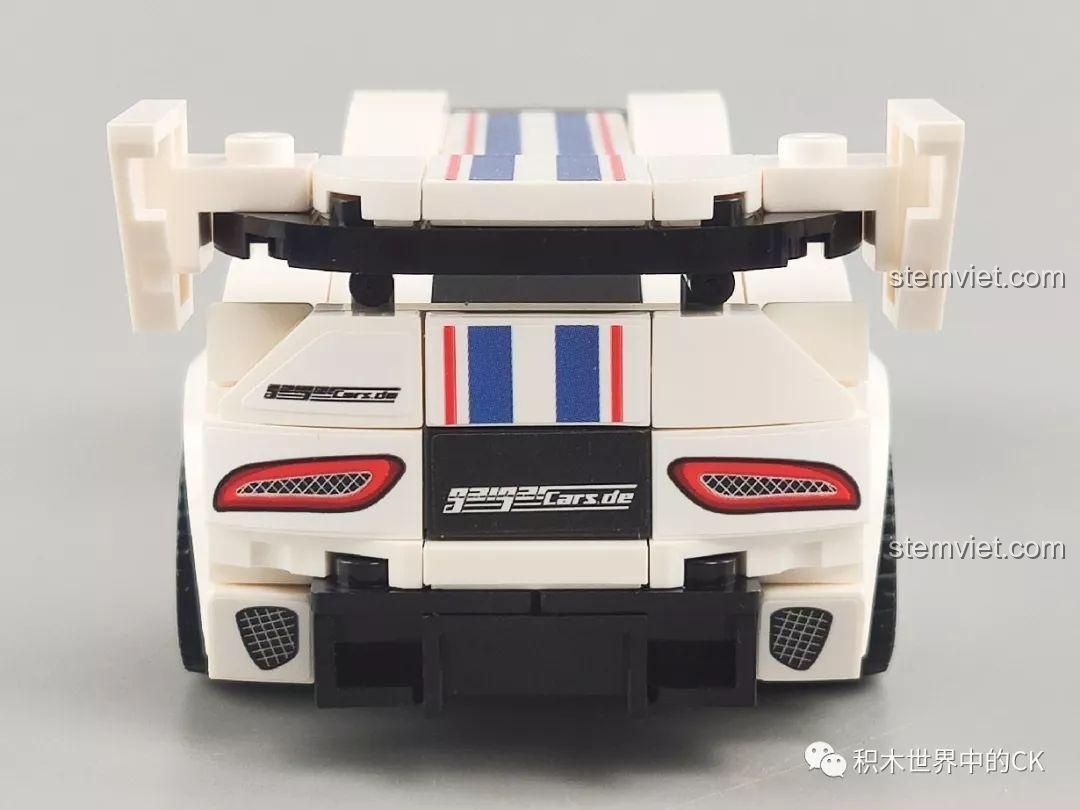 Cận cảnh đuôi xe mô hình Bộ Lắp Ráp Siêu Xe Ferrari 488 Pista SEMBO 607059 màu đỏ.