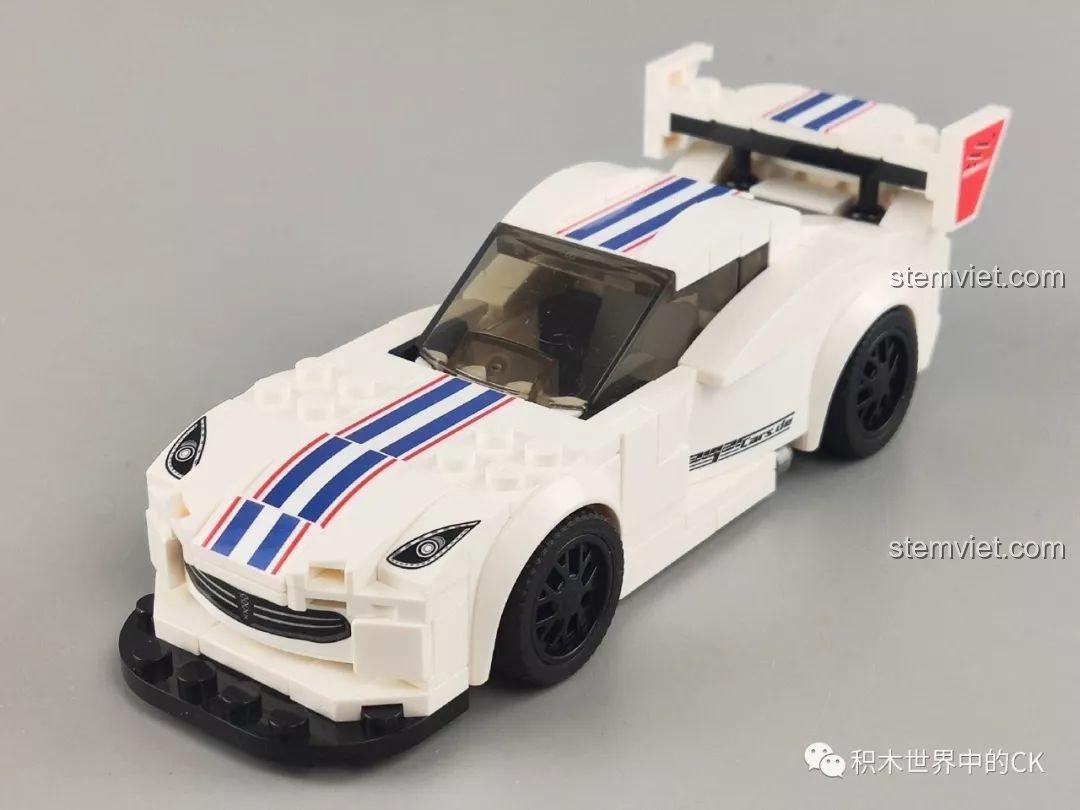 Góc nghiêng của mô hình Bộ Lắp Ráp Siêu Xe Ferrari 488 Pista SEMBO 607059 màu đỏ.